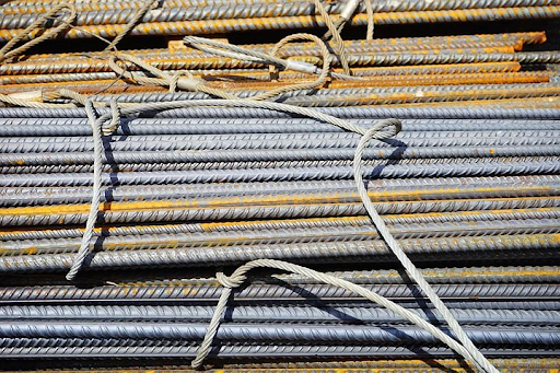 the original image description calls these "silver and yellow" rods of steel and I'm like, do you seriously not know or understand how rust works?