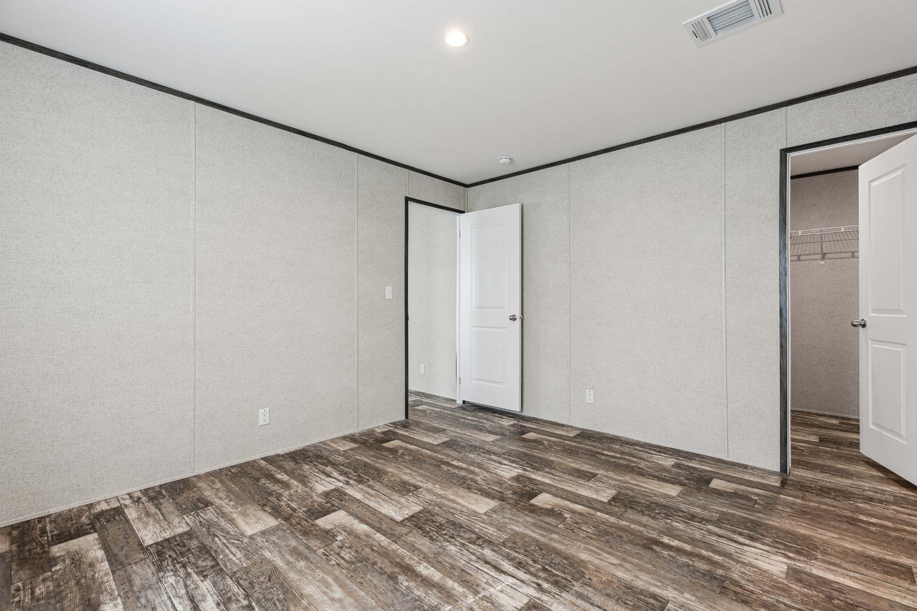 Move-in ready mobile home with financing in 