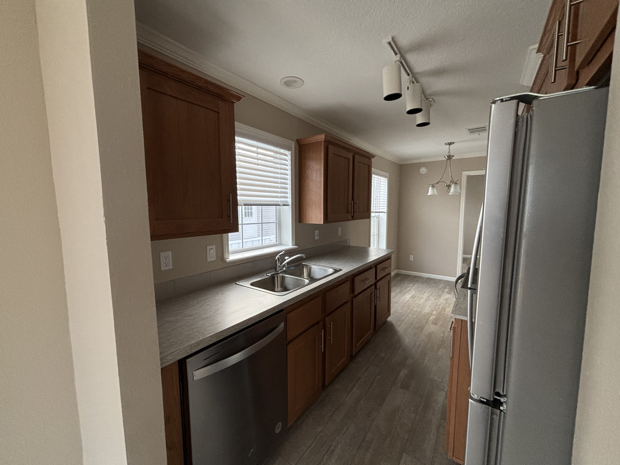 Farmhouse off-grid home in 